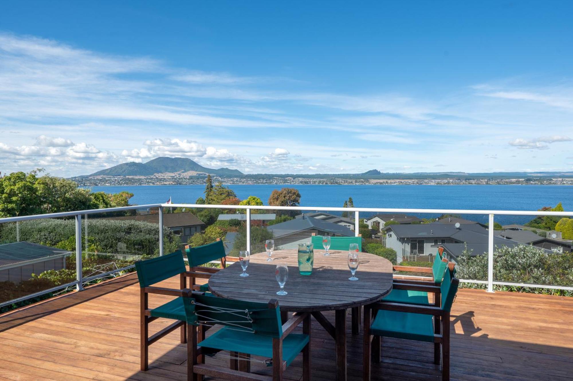 Lofty Lakeviews - Acacia Bay Holiday Home Taupo Eksteriør billede